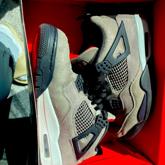 Jordan retro 4 “Taupe Haze” - Picture 2 of 3